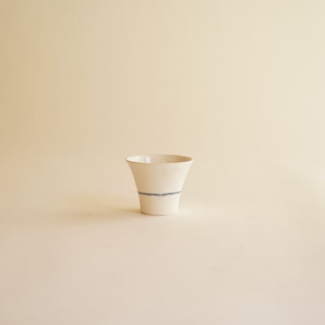 【安藤雅信】反カップ茶杯　一本線（乳白艶釉）