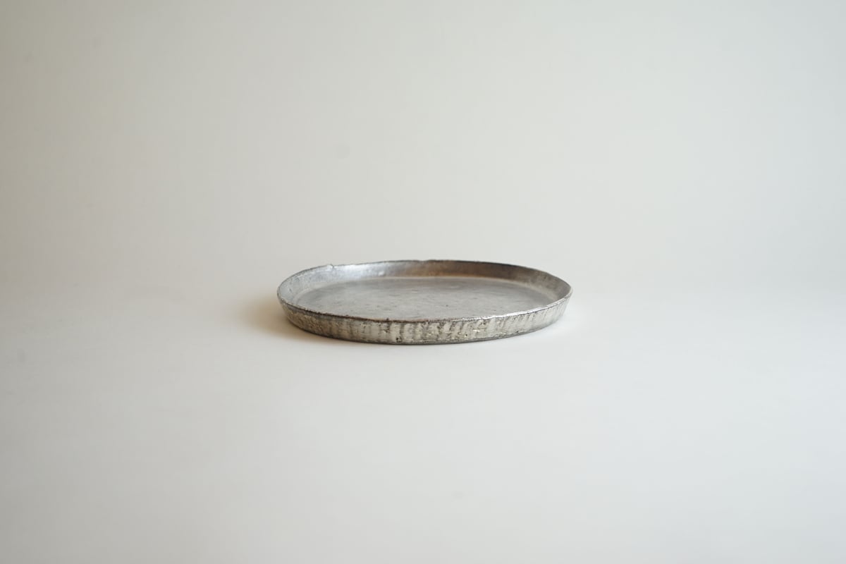 銀彩平皿　見込みが純銀で仕上げられた珍しい平皿　未使用 銀彩平皿 見込みが純銀で仕上げられた珍しい平皿 未使用