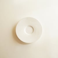 【安藤雅信】高台丸茶托（乳白艶釉）