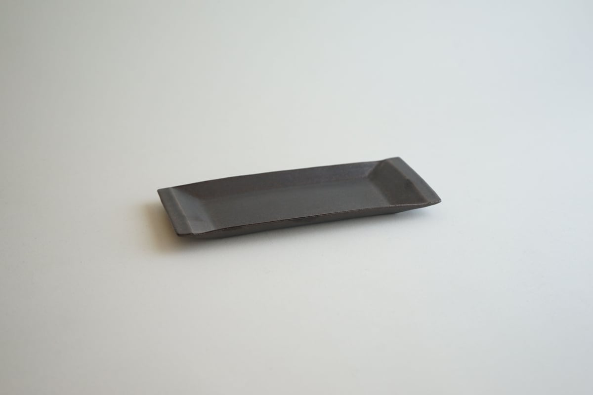 安藤雅信】黒長角皿 S（黒錆釉） | ギャルリ百草 online store