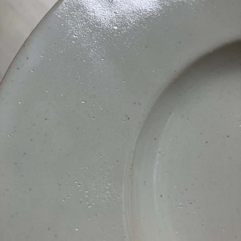 安藤雅信　イタリア輪花スープ皿 M　乳白艶釉 安藤雅信】イタリア輪花スープ皿 M（乳白艶釉） | ギャルリ百草