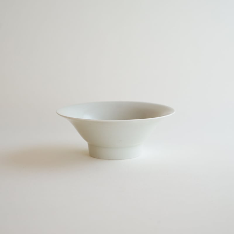 〔白磁　筒描　飯碗〕 Amazon｜白山陶器 4.2寸飯碗 白 (約)φ13×6cm 白磁千段