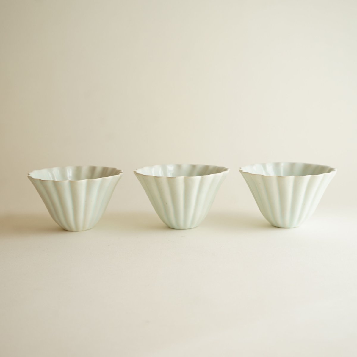 【未使用】安藤雅信 輪花反ボウル S 白藍釉　2個セット　ギャルリ百草 fit=scale-down,w=1200