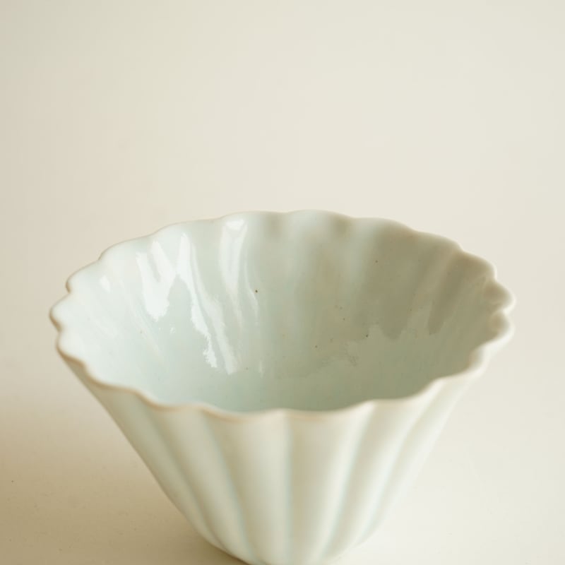 安藤雅信】輪花反ボウルS（白藍釉） | ギャルリ百草 online store