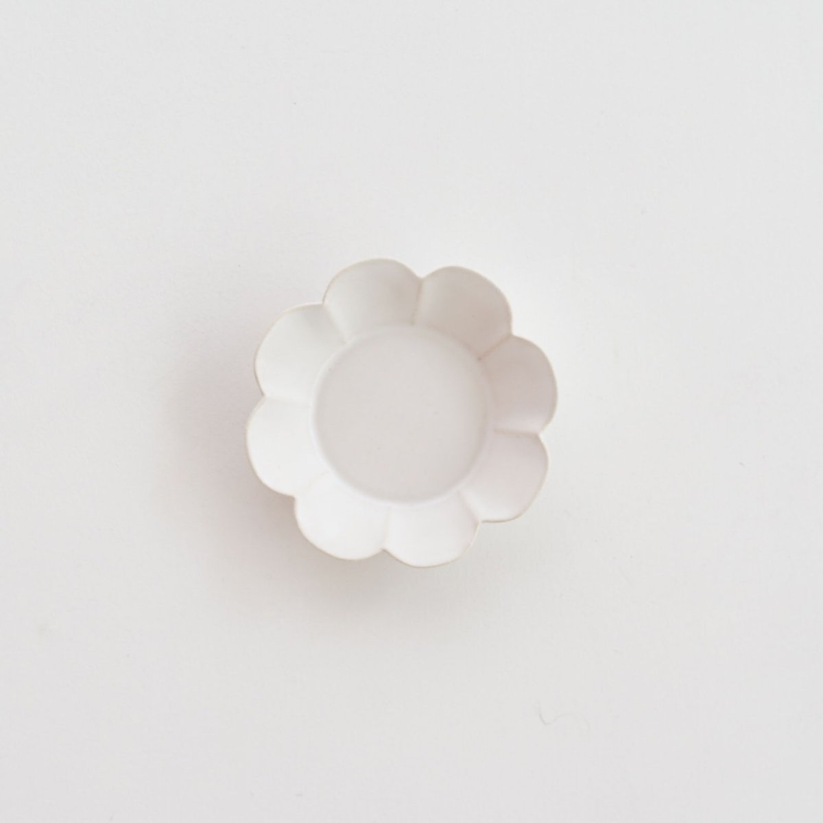 李朝高麗陽刻紋　小皿 皓洋窯 サビ李朝 リムオーバルプレイト 小 | 有田焼 | 東京