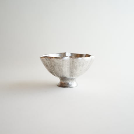 【安藤雅信】銀彩ピューター高台輪花鉢  M
