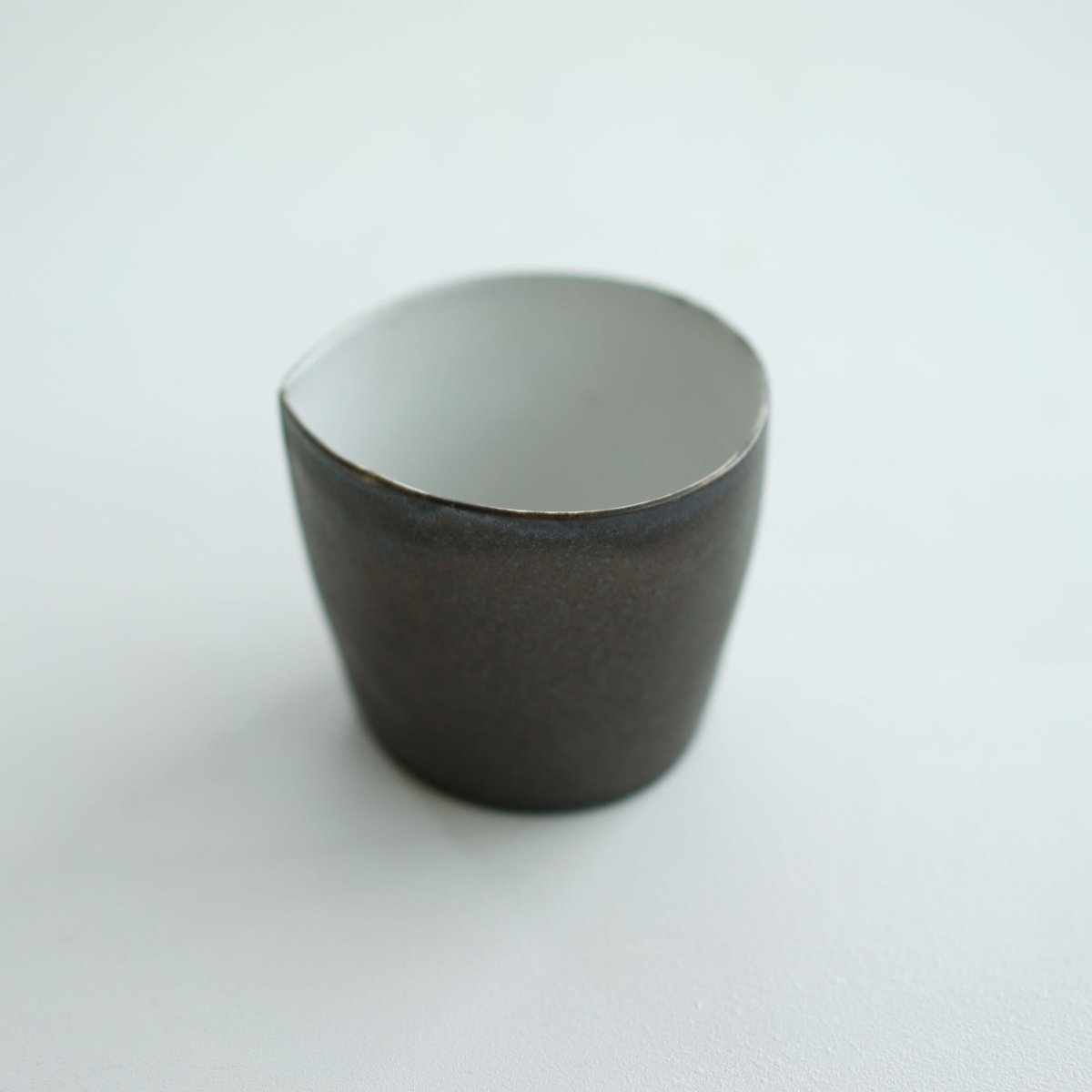 安藤雅信　黒錆釉リーフボウル　黒錆釉 安藤雅信】黒太コップ L（黒錆釉） | ギャルリ百草 online store