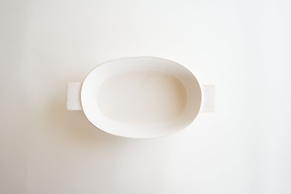 【新品未使用品】　安藤雅信　ギャルリ百草　耐熱白釉手付ボウル　透かし　耐熱皿 安藤雅信】耐熱白釉手付ボウル M | ギャルリ百草 online store