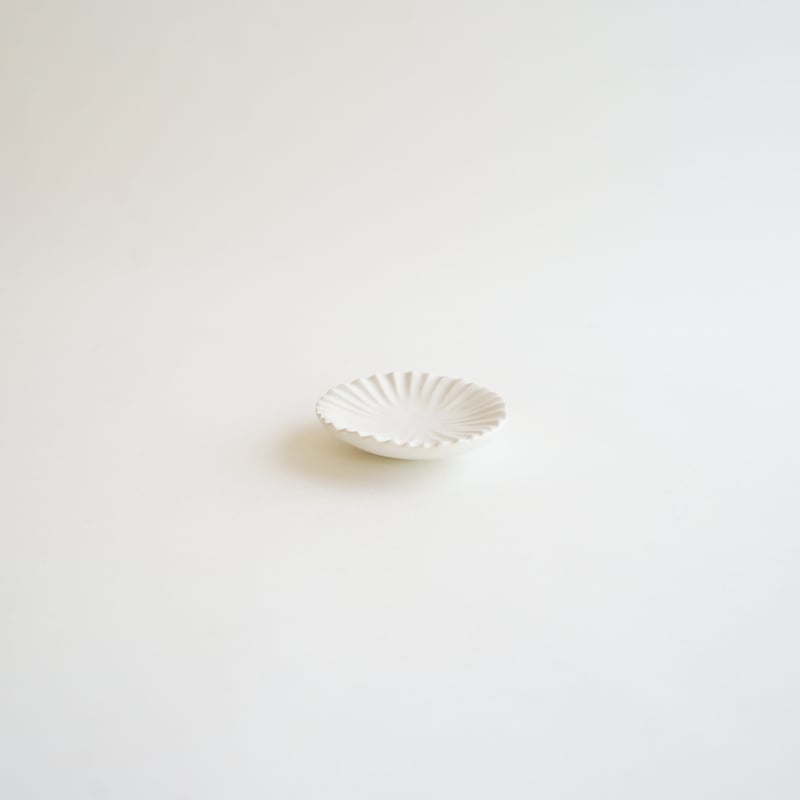 安藤雅信】菊小皿（乳白艶釉） | ギャルリ百草 online store