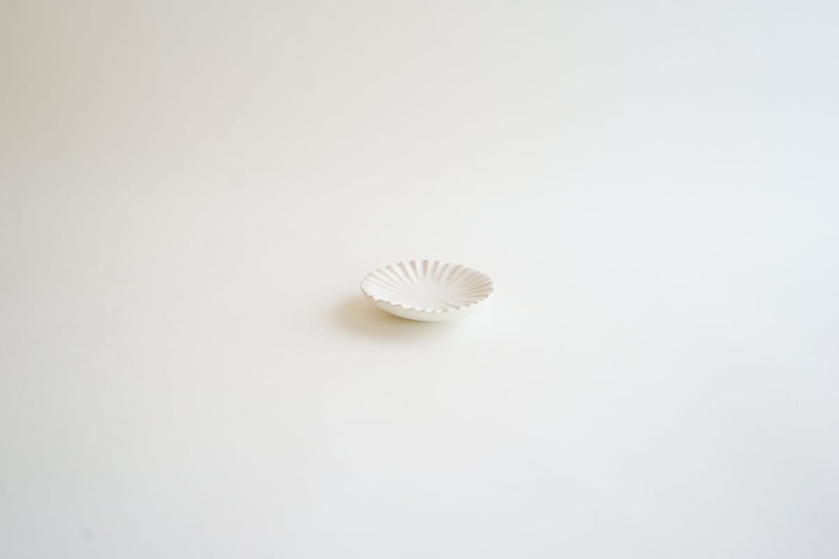 安藤雅信】菊小皿（乳白艶釉） | ギャルリ百草 online store