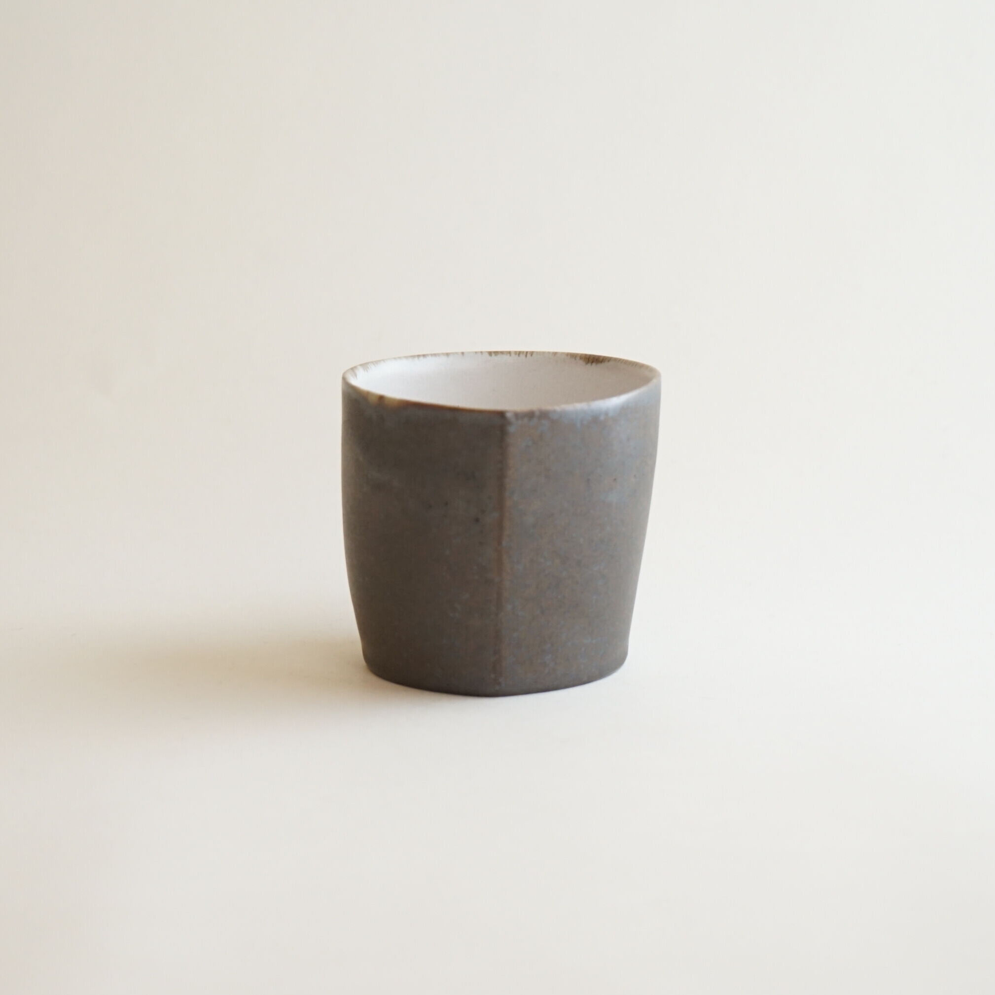 安藤雅信】黒カフェオーレ（黒錆釉） | ギャルリ百草 online store