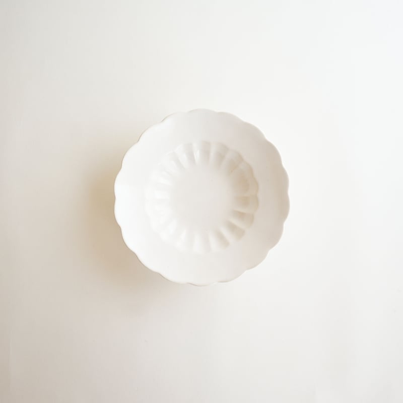 安藤雅信　イタリア輪花スープ皿 S　乳白艶釉　未使用 安藤雅信】イタリア輪花スープ皿 SS（乳白艶釉） | ギャルリ百草