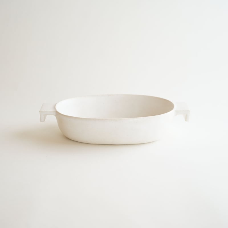 【新品未使用品】　安藤雅信　ギャルリ百草　耐熱白釉手付ボウル　透かし　耐熱皿 安藤雅信】耐熱白釉片グラタン浅鉢 （耐熱白釉） | ギャルリ百草