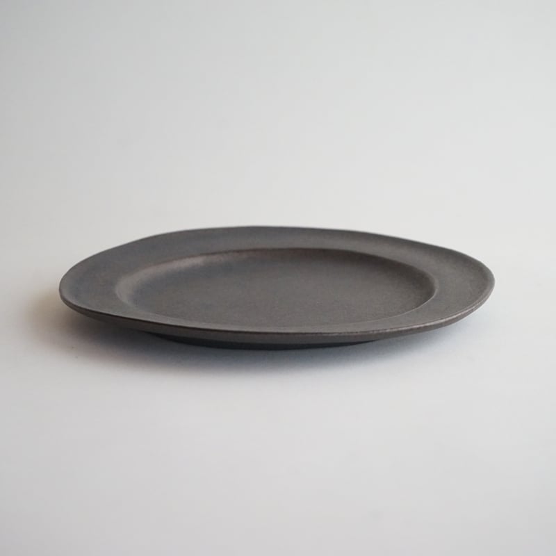 安藤雅信】ピューター写皿 L(黒錆釉) | ギャルリ百草 online store 安藤雅信】ピューター写皿 L(黒錆釉) | ギャルリ百草 online store