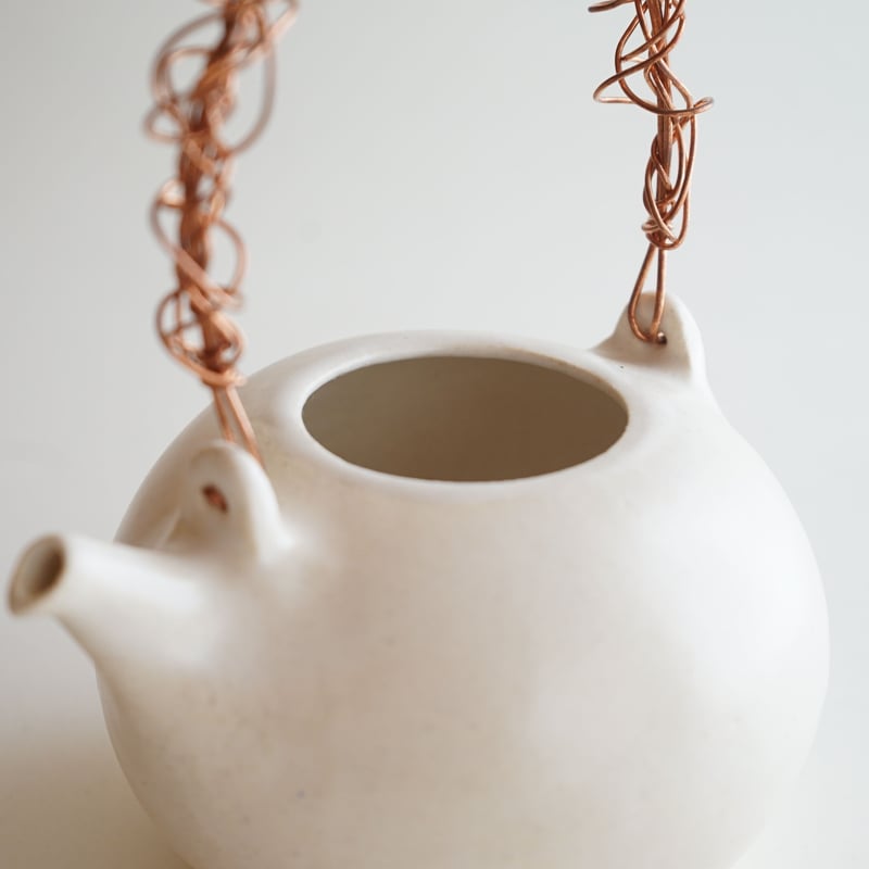 【新品未使用品】　安藤雅信　ギャルリ百草　耐熱白釉手付ボウル　透かし　耐熱皿 安藤雅信】焼水器 C 白 | ギャルリ百草 online store