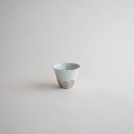 【安藤雅信】白藍釉半面取銀彩反茶杯（白藍釉）