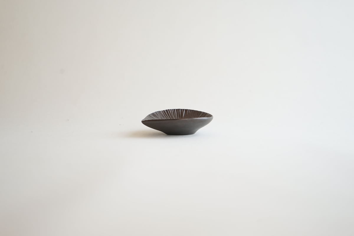 安藤雅信】黒リーフ茶托（黒錆釉） | ギャルリ百草 online store