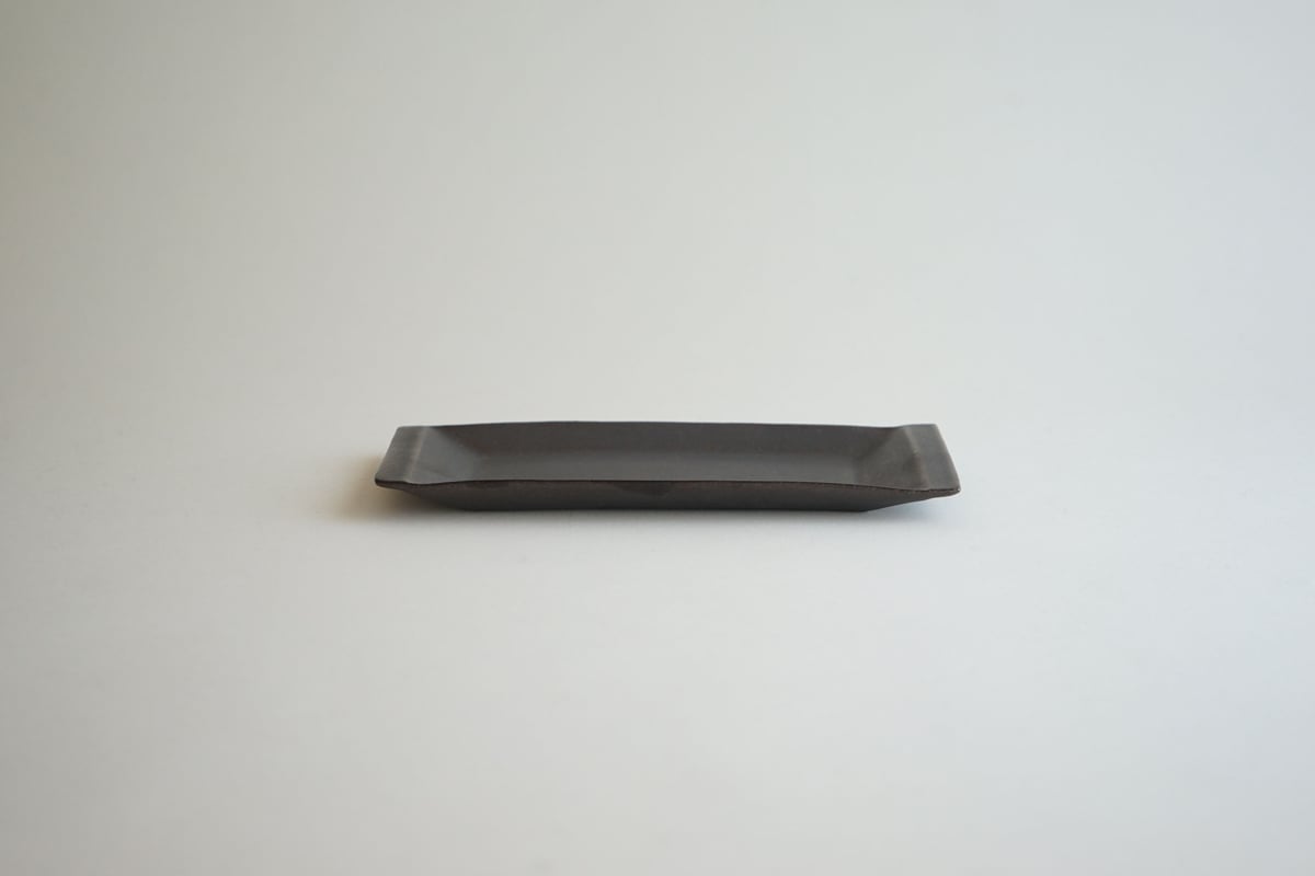 安藤雅信】黒長角皿 S（黒錆釉） | ギャルリ百草 online store
