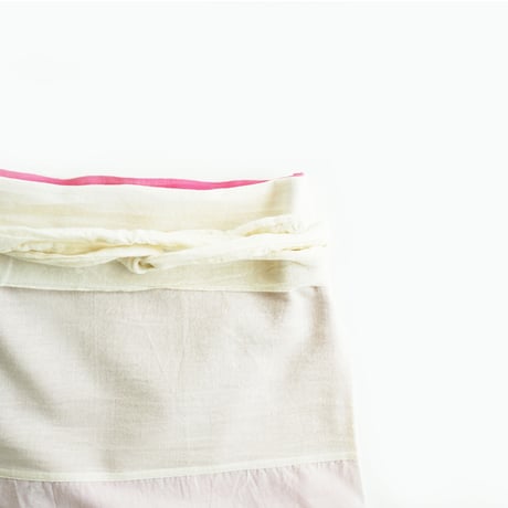 【安藤明子】裾なめらかサロン　オフホワイト/墨黒