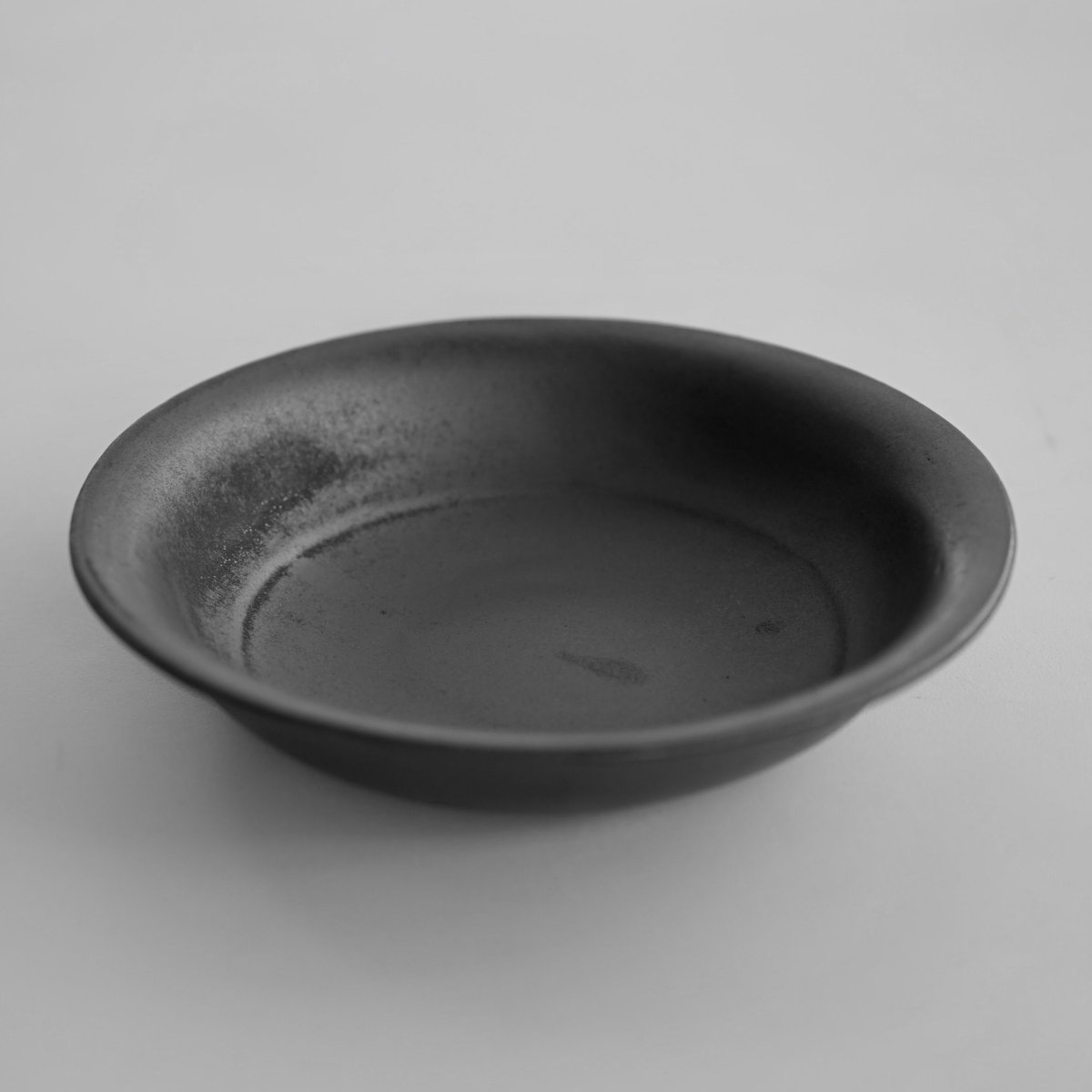 安藤雅信】耐熱浅鍋 黒（耐熱黒錆） | ギャルリ百草 online store