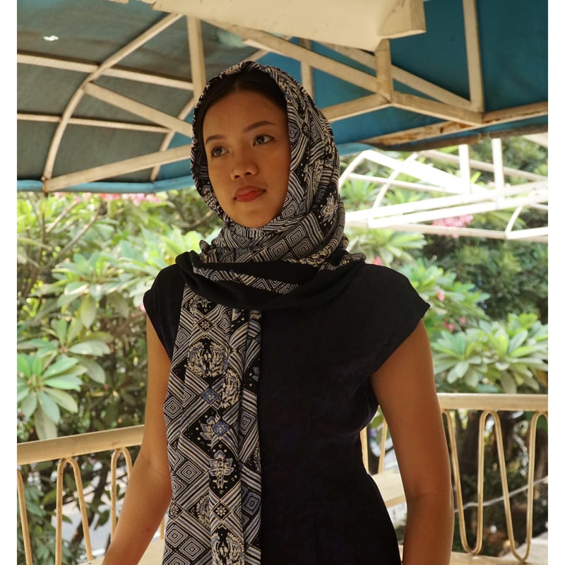 BATIK JARAK STOLE NAVY (Dingin) | Jalan Rajabrooke BATIK JARAK STOLE NAVY (Dingin) | Jalan Rajabrooke