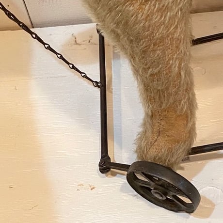 アンティークシュタイフ・Ride-on Dog