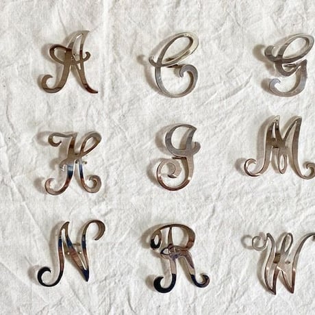イニシャルブローチ・シルバーA,C,G,H,J,M,N,R,W