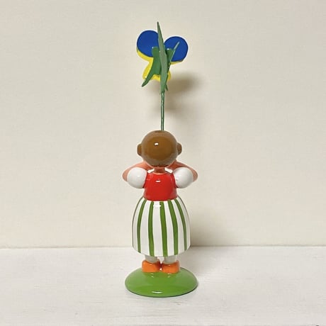 お花を持った女の子