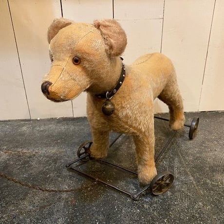 アンティークシュタイフ・Ride-on Dog