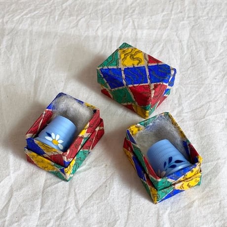 Thimble・ブルーに白のお花