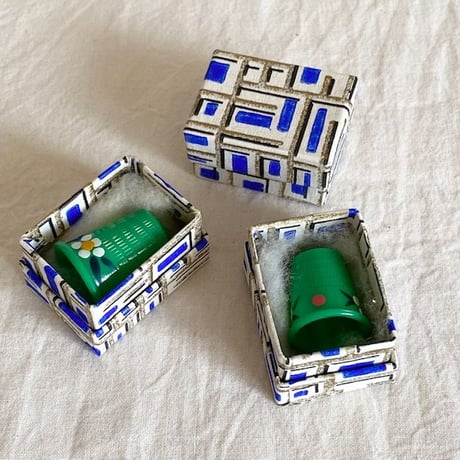 Thimble・グリーンに白のお花