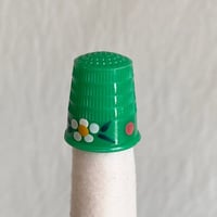 Thimble・グリーンに白のお花