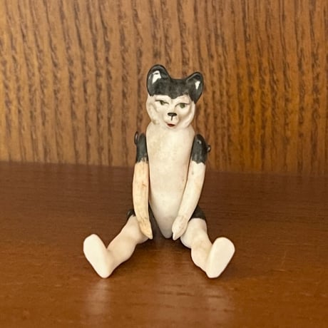 ミニョネット27・黒耳の犬(もしくは猫)