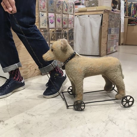 アンティークシュタイフ・Ride-on Dog