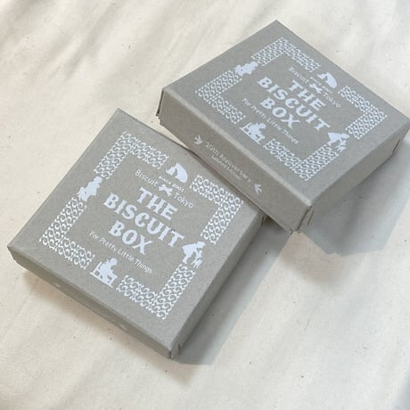 The Biscuit Box グレーに白