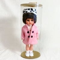 ピンクコートのお洒落ドール
