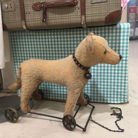 アンティークシュタイフ・Ride-on Dog