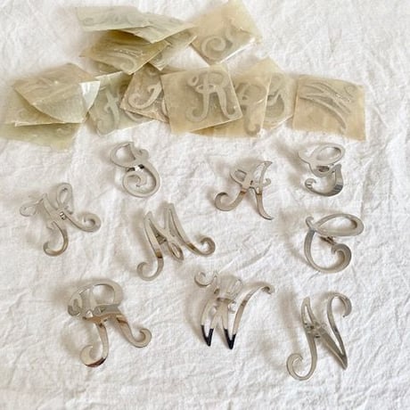 イニシャルブローチ・シルバーA,C,G,H,J,M,N,R,W