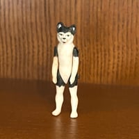 ミニョネット27・黒耳の犬(もしくは猫)