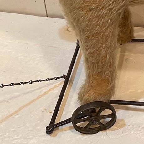アンティークシュタイフ・Ride-on Dog
