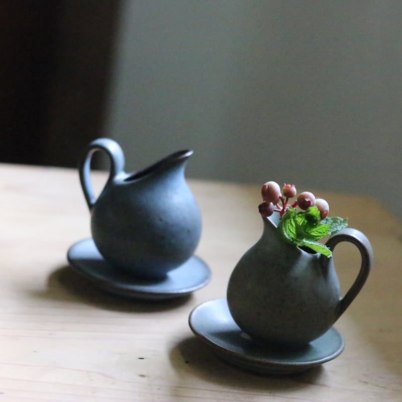 黒壺ウェッジウッドケーキ皿×8とミルクピッチャー 黒壺ウェッジウッドケーキ皿×8とミルクピッチャー 黒壺ウェッジウッド