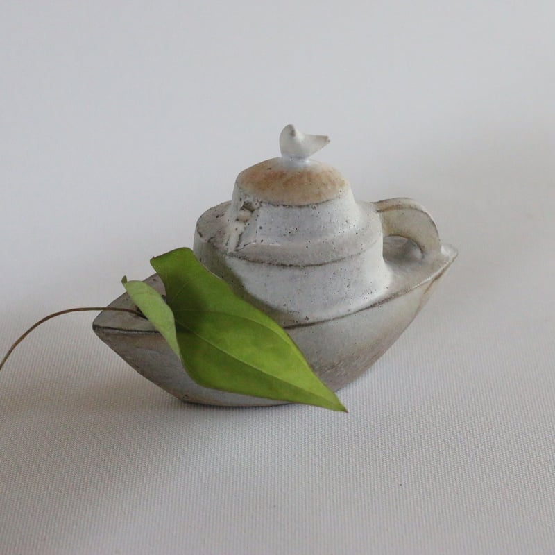 【萩原朋子】花器「糧」白釉 一輪挿し オブジェ 現代陶芸 作家作品 小さな旅人 ／ 萩原朋子 | furacoco