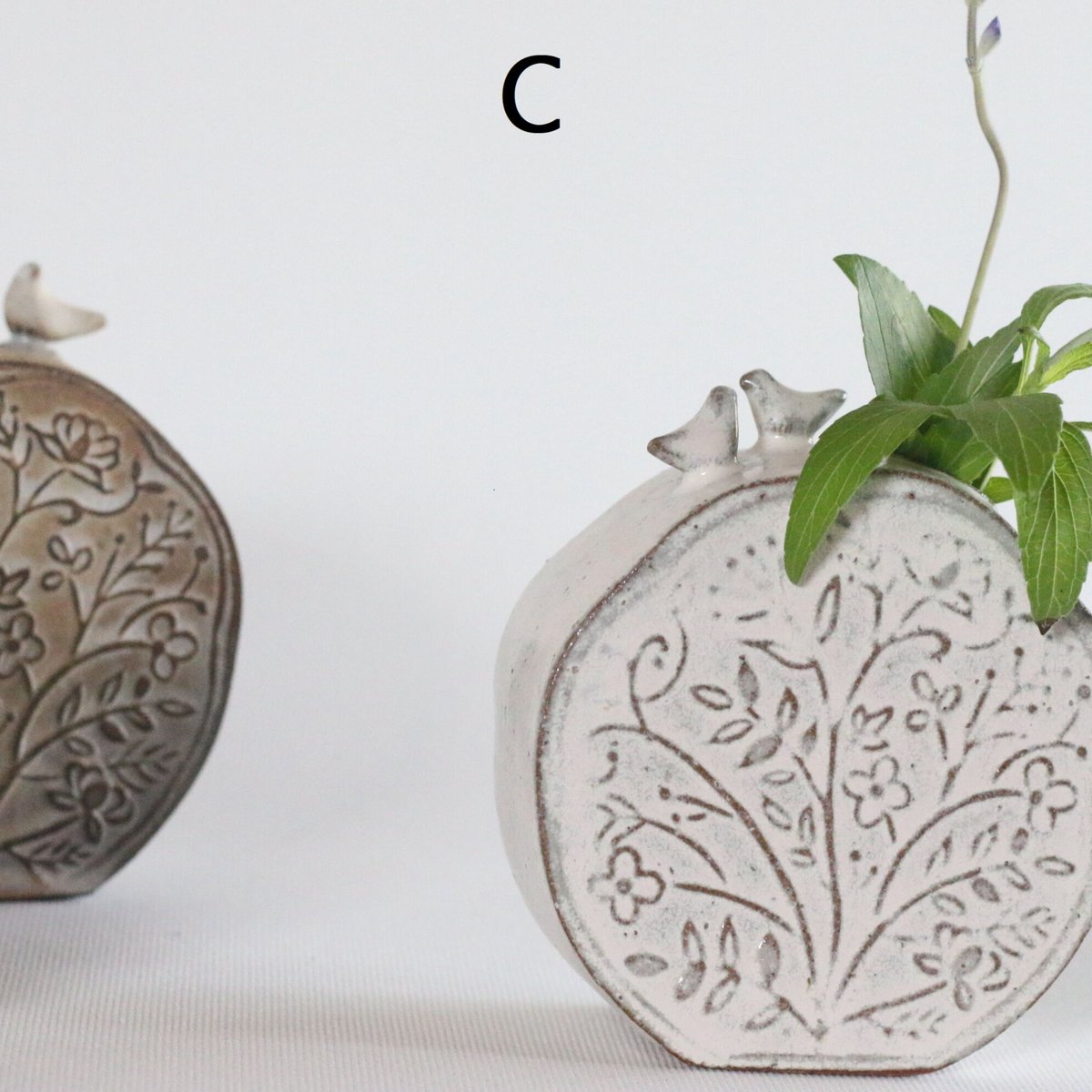 萩原朋子「糧」白釉｜陶芸作家の花器・オブジェ 一輪挿し 萩原朋子「糧