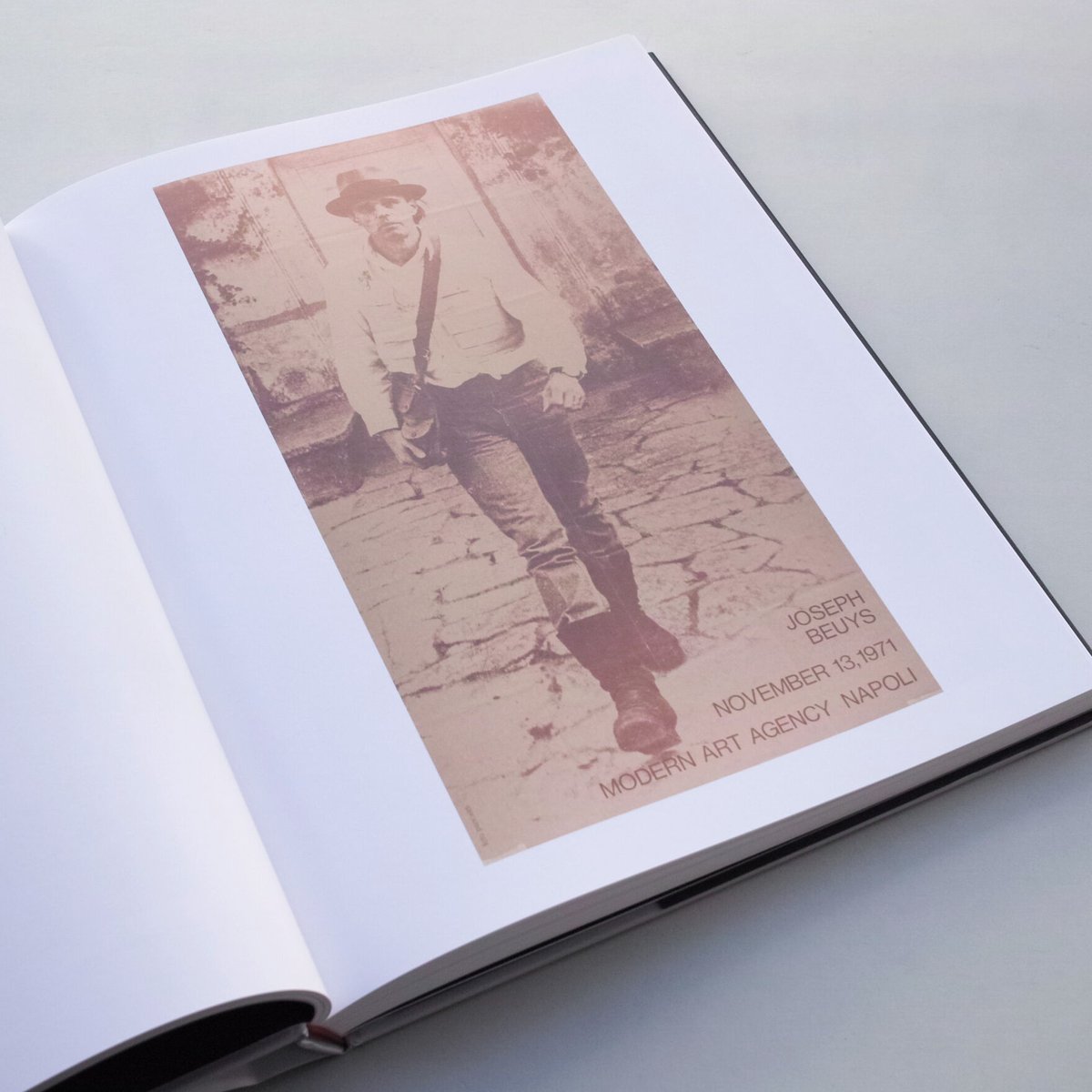 Beuys Plakate German edition 作品写真集 - 本
