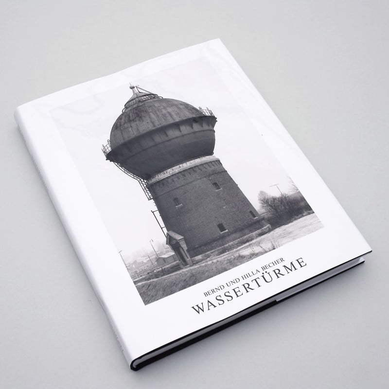 ベッヒャー夫妻 Bernd & Hilla Becher Typologies Amazon | Typologies of Industrial Buildings | Becher, Bernd
