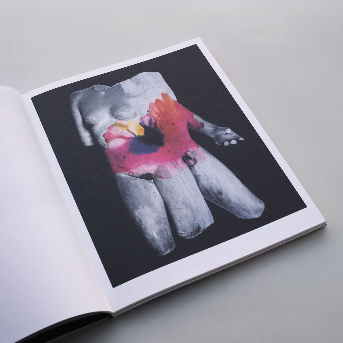 Viviane Sassen / VENUS & MERCURY | POST Viviane Sassen / VENUS & MERCURY | POST