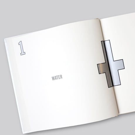 Lawrence Weiner / Displacement