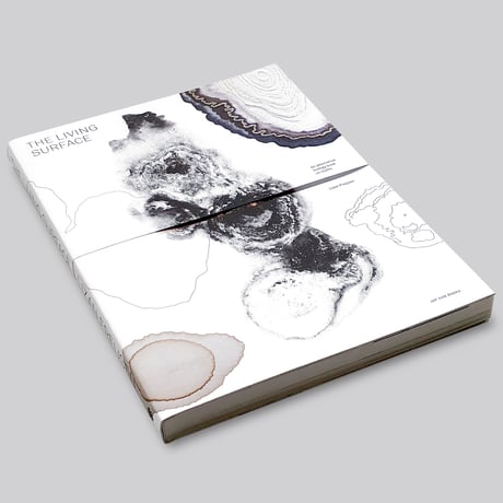 Lizan Freijsen / The Living Surface - An Alternative Biology Book On Stains