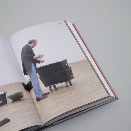 Felix Gonzalez-Torres / Specific Objects Without Specific Form