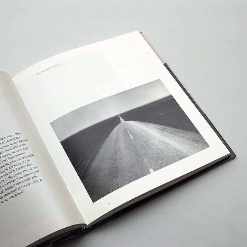 写真集　Dorothea Lange :  Words & Pictures Amazon.com: Dorothea Lange: Words & Pictures: 9781633451049